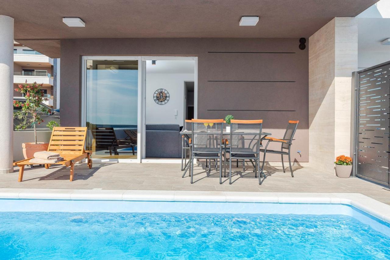 Apartament Eni Beachfront With Pool *
