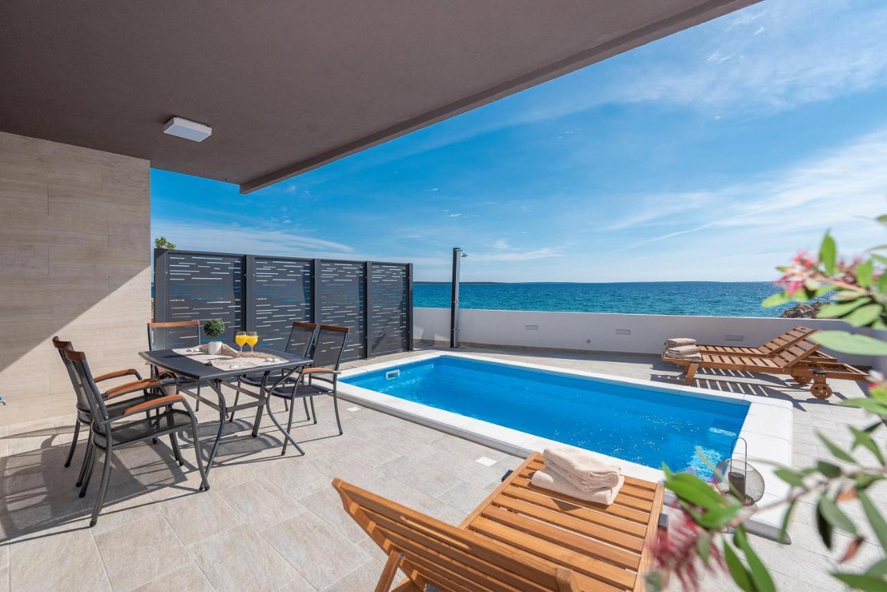 Apartament Eni Beachfront With Pool *
