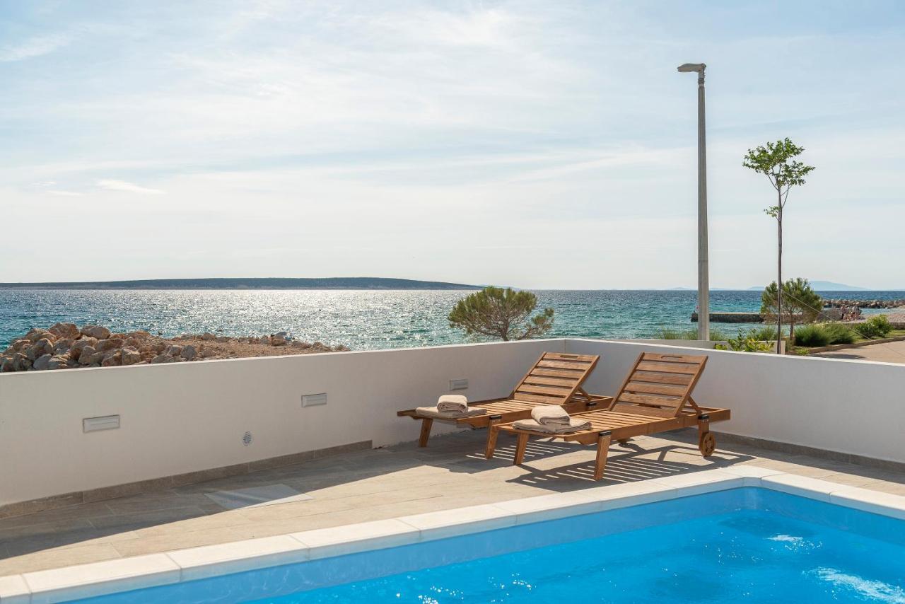 Eni Beachfront With Pool Apartament *