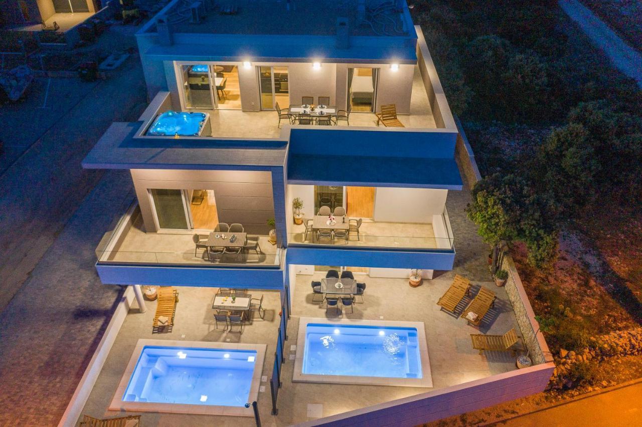 Eni Beachfront With Pool Apartament *