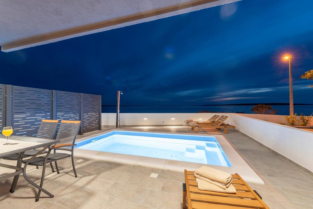 Eni Beachfront With Pool Mandre
